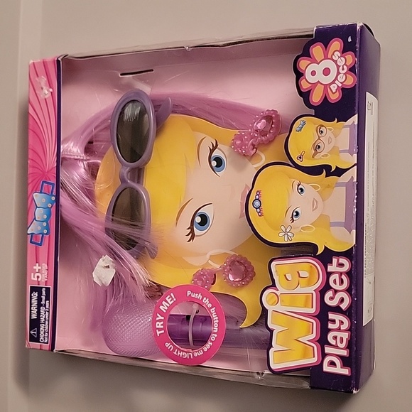 Wig playset for a little girl - Picture 1 of 2